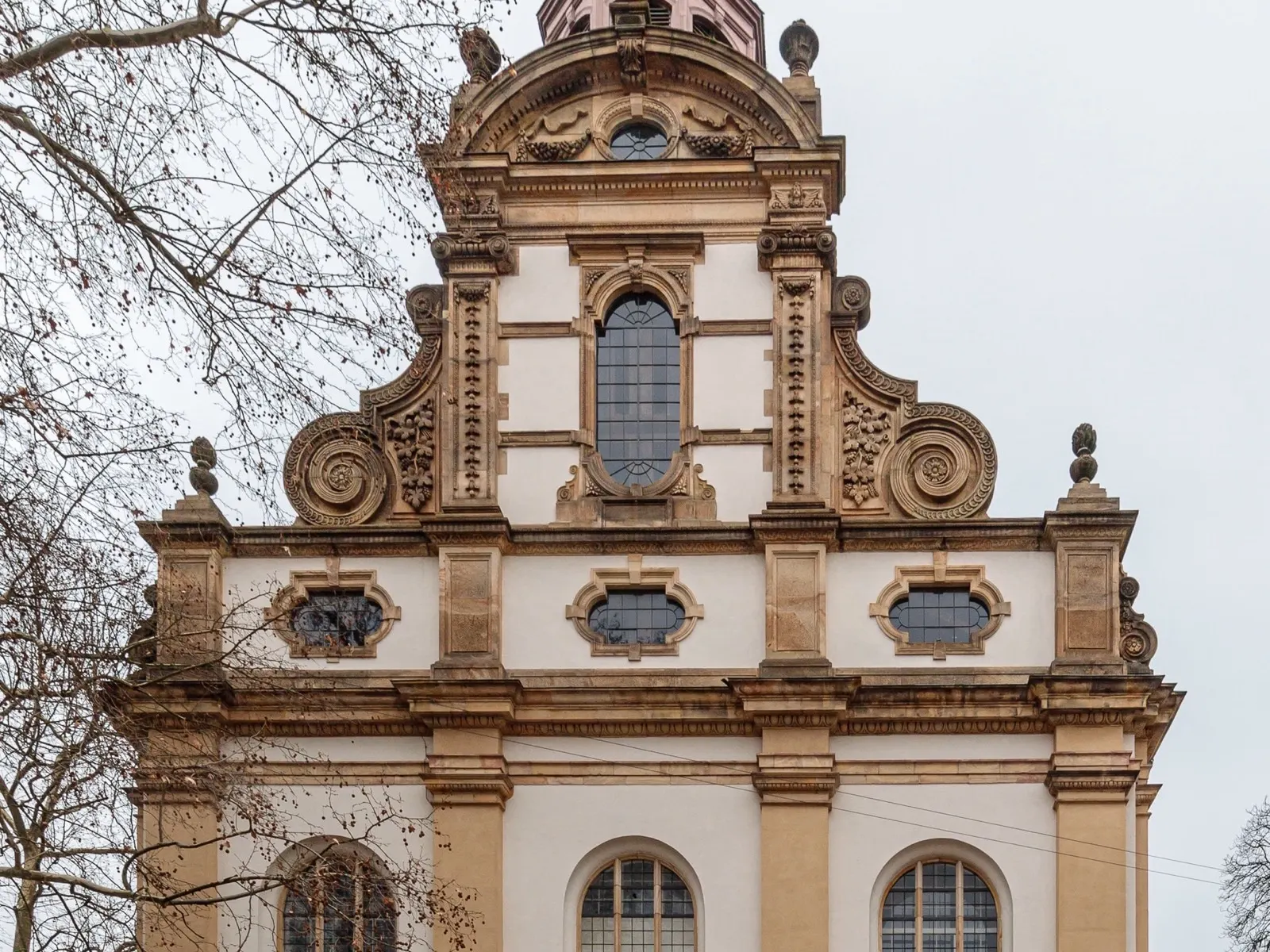 Dreifaltigkeitskirche in Speyer, Barockfassade an der Großen Himmelsgasse