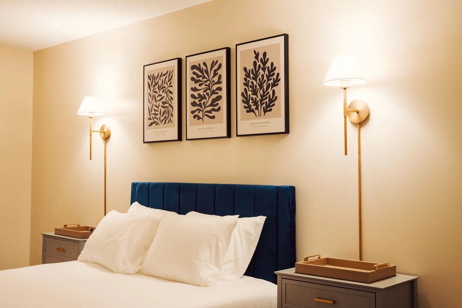 Symbolbild: helles modernes Hotelzimmer (Illustrationsfoto, nicht das tatsächliche Zimmer)