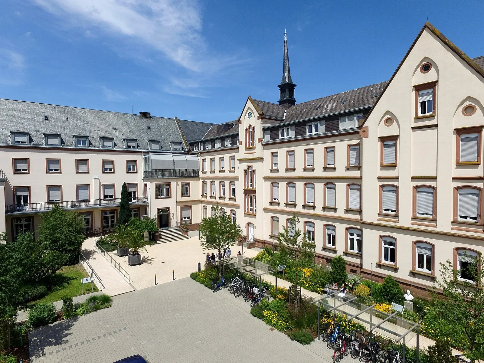 Mutterhaus der Diakonissenanstalt in Speyer-Südwest, denkmalgeschützter Backsteinbau an der Hilgardstraße